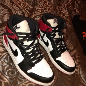 Selling Air Jordan 1 Retro High OG - Black Toe
